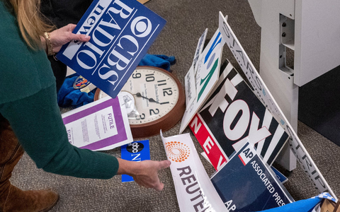 Auch Fox News weigert sich, die neuen Regeln zu unterzeichnen.  - Foto: Kevin Wolf/AP/dpa