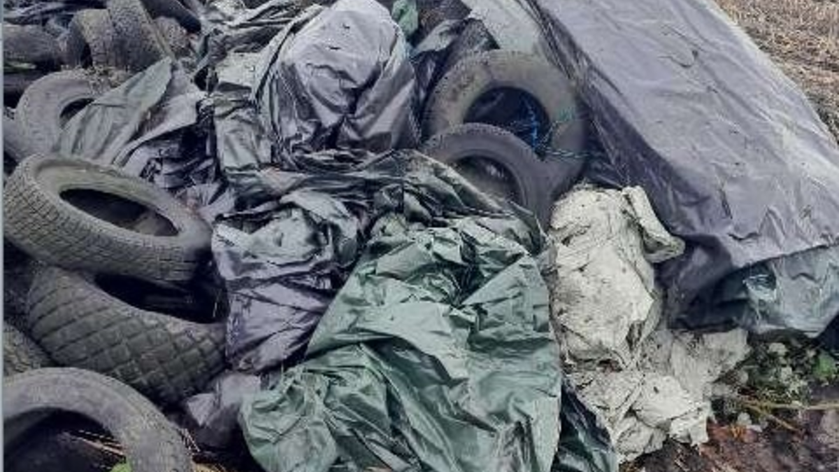 POL-ROW: ++ Zeugen gesucht ++ Unbekannte/r entsorgt Altreifen und Siloplanen auf einem Feld in Bevern ++ Noch unbekannter Unfallverursacher beschädigt Briefkasten und Telefonmast ++ - Foto: presseportal.de