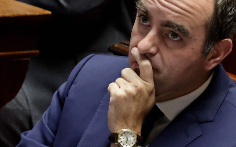Premier Lecornu hat die Misstrauensvoten überstanden - die seit längerem andauernde politische Krise in Frankreich kann sich damit vorerst beruhigen.  - Foto: Stephane De Sakutin/AFP/dpa