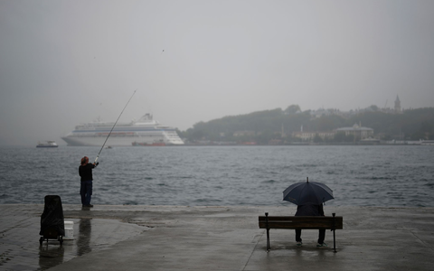 Ein Regentag in Istanbul - angesichts der Wasserprobleme im Land sind darüber viele dankbar. (Archivbild) - Foto: Francisco Seco/AP/dpa