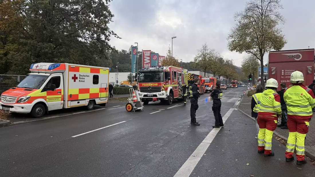 FW-MH: Durchtrenntes Stromkabel löst Brandmeldealarm aus - Düsseldorfer Straße zeitweise gesperrt - Bild: presseportal.de