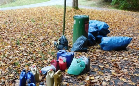 POL-PDMT: Illegal Altöl entsorgt - Foto: presseportal.de