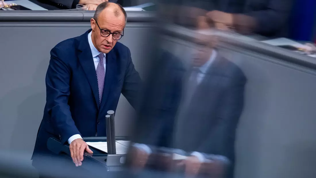 Merz zeigt sich zuversichtlich für die Abstimmung am Freitag. - Bild: Michael Kappeler/dpa