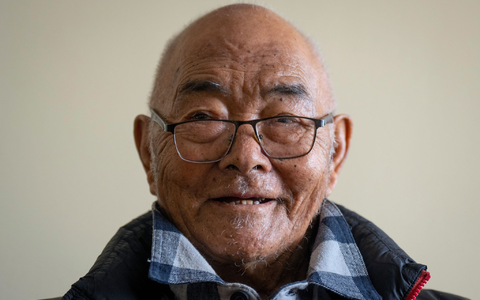 Kanchha Sherpa war der letzte Überlebende der Everest-Expedition 1953 um Edmund Hillary und Tenzing Norgay. Der 92-Jährige starb nach Angaben seiner Familie zu Hause in Kathmandu. (Archivbild) - Foto: Niranjan Shrestha/AP/dpa Kanchha Sherpa war der letzte Überlebende der Everest-Expedition 1953 um Edmund Hillary und Tenzing Norgay. Der 92-Jährige starb nach Angaben seiner Familie zu Hause in Kathmandu. (Archivbild) - Foto: Niranjan Shrestha/AP/dpa