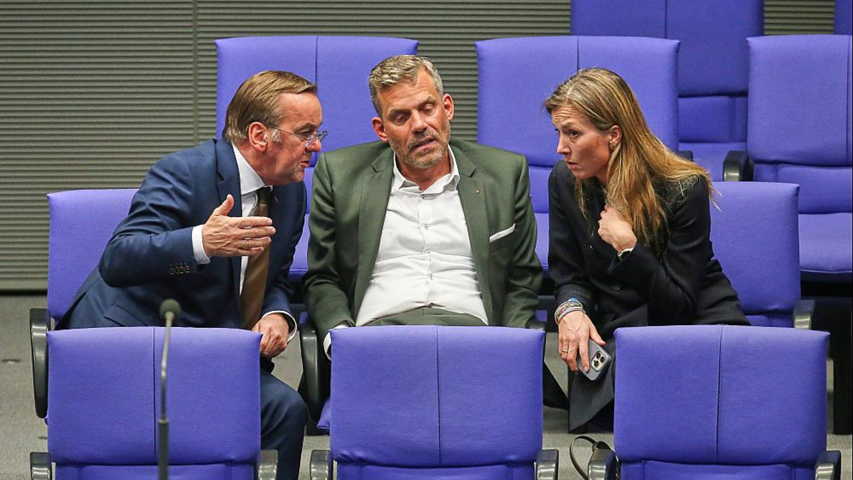 Boris Pistorius, Falko Droßmann, Siemtje Möller am 16.10.2025 - Foto: über dts Nachrichtenagentur