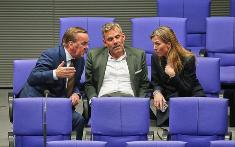 Boris Pistorius, Falko Droßmann, Siemtje Möller am 16.10.2025 - Foto: über dts Nachrichtenagentur