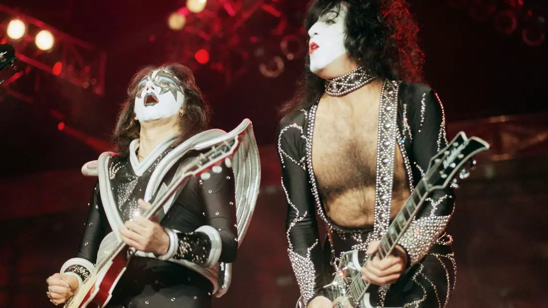 Der Gitarrist Ace Frehley ist mit 74 Jahren gestorben. (Archivbild) - Bild: Chris Pizzello/AP/dpa