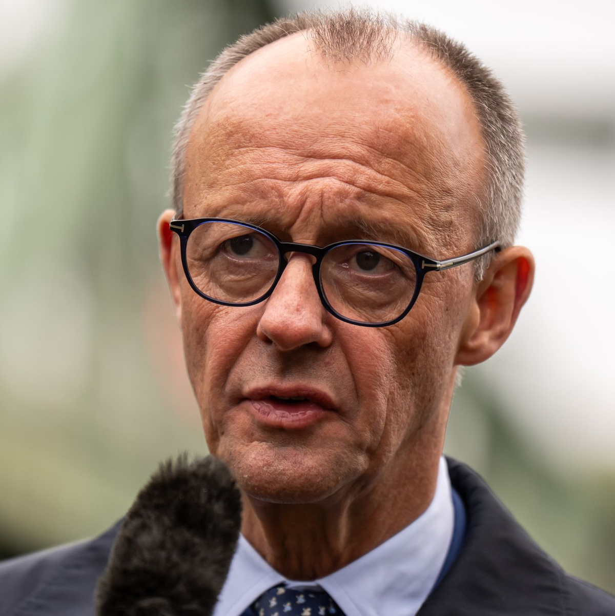 Nicht zum ersten Mal polarisiert Bundeskanzler Friedrich Merz (CDU) mit einer Äußerung zu Migration. - Foto: Michael Kappeler/dpa