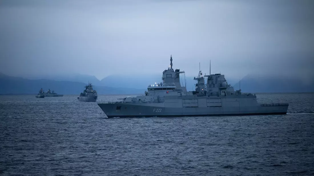 Neun Schiffe und ein U-Boot sind an der Großübung beteiligt. - Bild: Philip Dulian/dpa