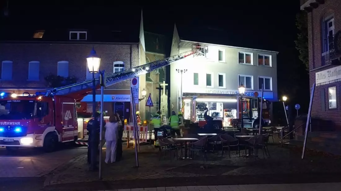 FW Gangelt: Frau nach Brand aus Wohnung gerettet - Bild: presseportal.de