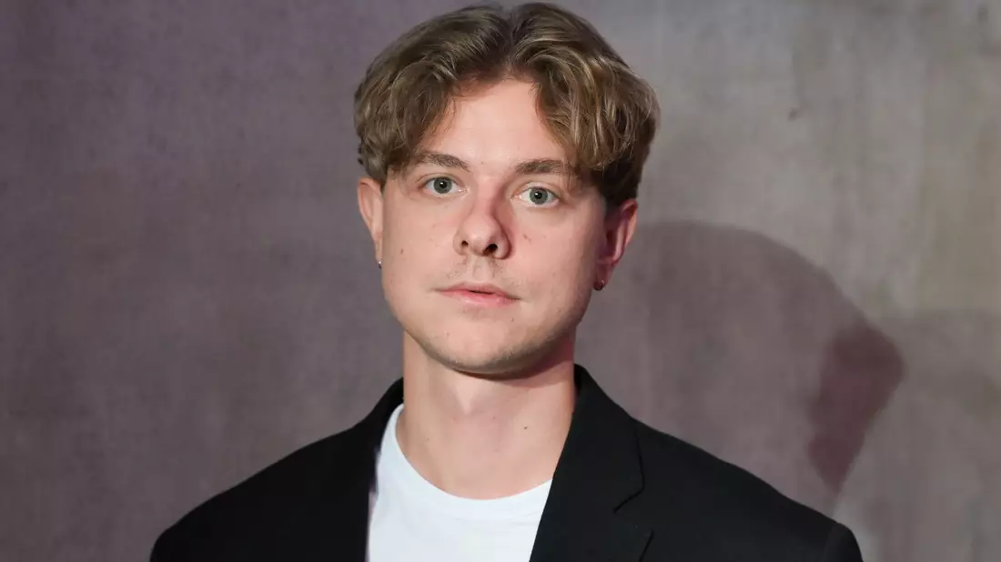 Content Creator Jonas Ems greift im Netz gesellschaftsrelevante Themen auf. - Bild: Jens Kalaene/dpa