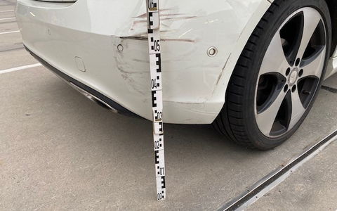 POL-PDPS: Parkrempler - Rotes Auto gesucht - Foto: presseportal.de