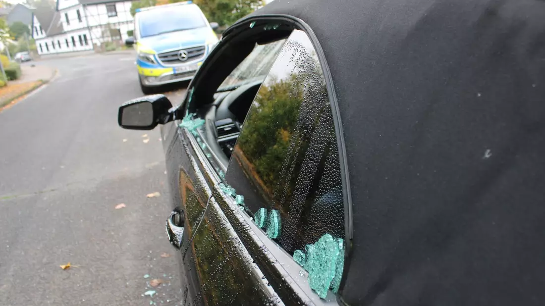 POL-RBK: Bergisch Gladbach - Unbekannte dringen in zwei BMW ein - Bild: presseportal.de