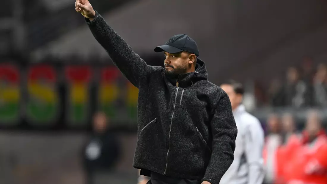 Coach Vincent Kompany und seine Bayern marschieren bislang in der Bundesliga vorneweg. (Archivfoto) - Bild: Arne Dedert/dpa