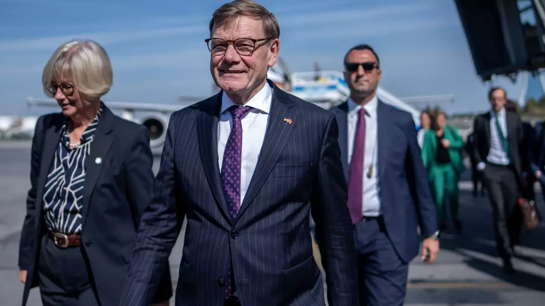 Eigentlich wollte Außenminister Johann Wadephul (CDU) in den nächsten Tagen China besuchen. Nun wird die Visite kurzfristig verschoben. (Archivbild) - Bild: Michael Kappeler/dpa