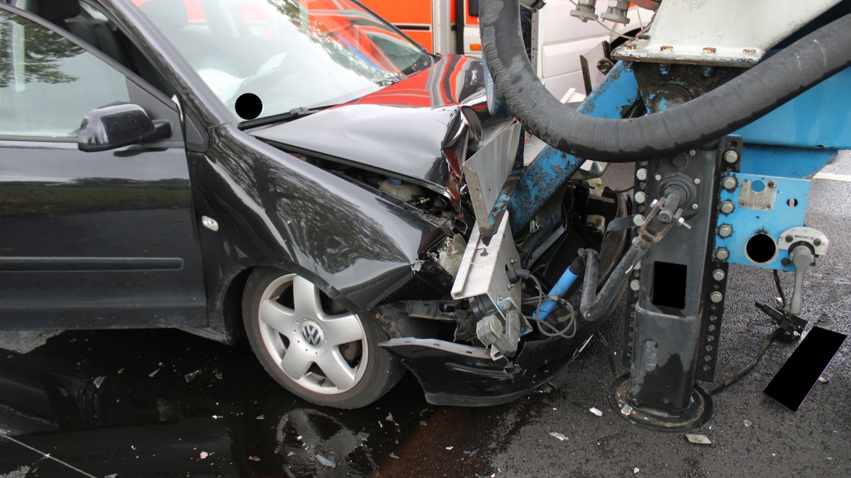 POL-MI: Schwerverletzte bei Auffahrunfall auf der B239 - Foto: presseportal.de