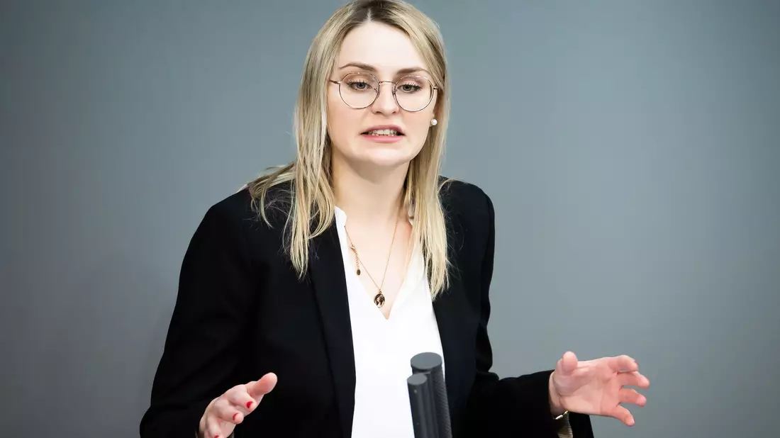 Die Integrationsbeauftragte der Bundesregierung, Natalie Pawlik (SPD), warnt vor spaltender Rhetorik. (Archivbild) - Bild: Christoph Soeder/dpa