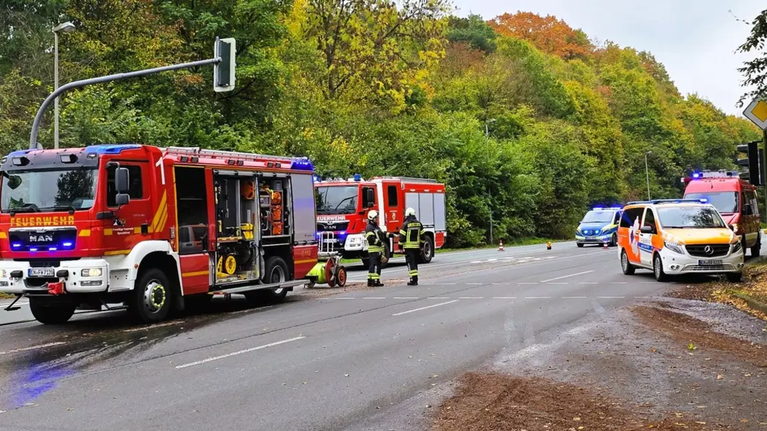 FW-EN: Verkehrsunfall zwischen Lastwagen und E-Fahrzeug - Bild: presseportal.de
