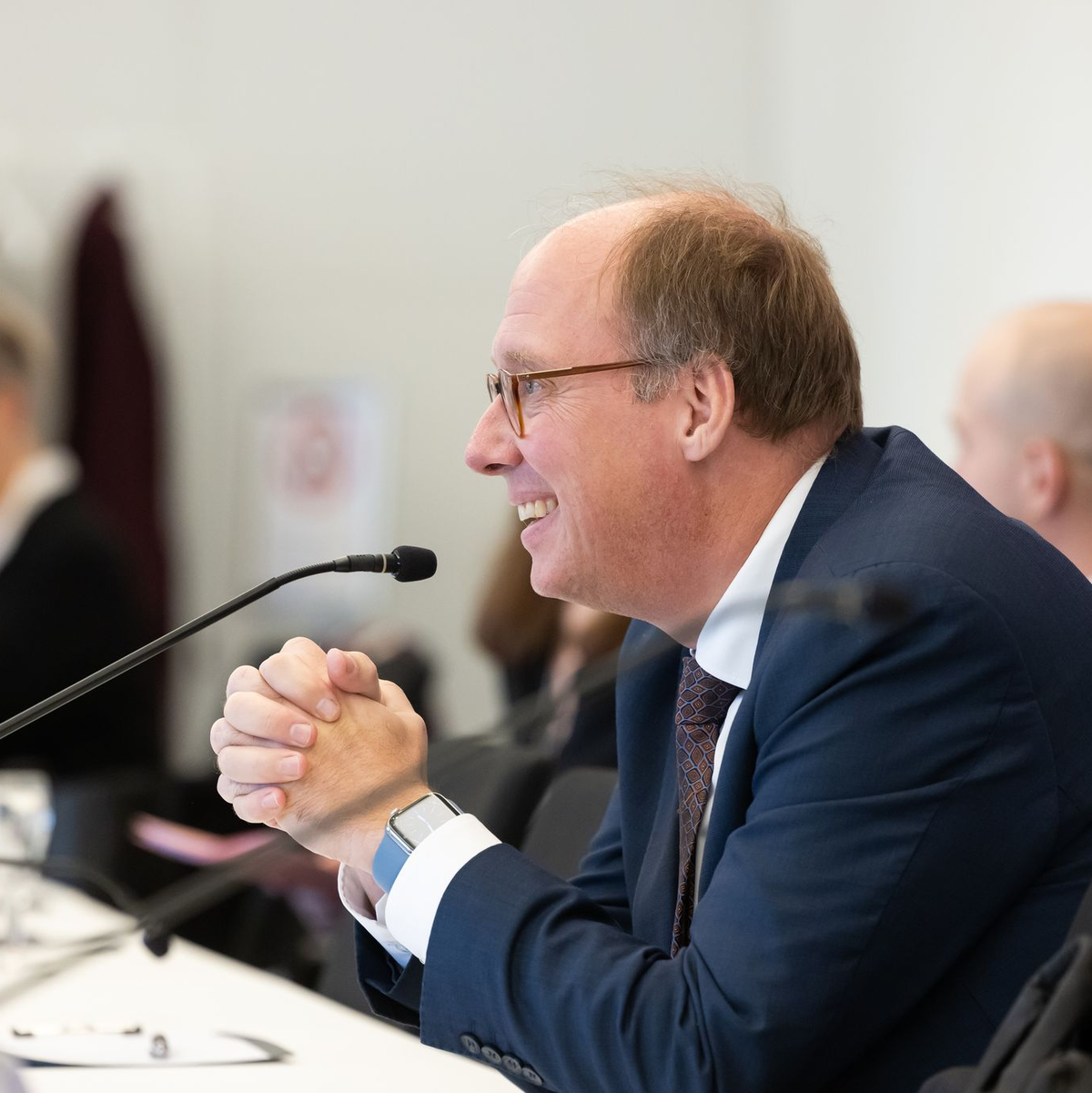 Am Nachmittag trat der Kanzleramtschef von Schröders Nachfolgerin Angela Merkel, Helge Braun, in den Zeugenstand des Untersuchungsausschusses. - Foto: Ulrich Perrey/dpa