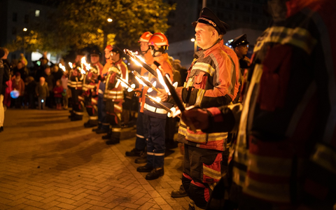 FW Norderstedt: Großer Laternenumzug in Norderstedt/Harksheide - Foto: presseportal.de