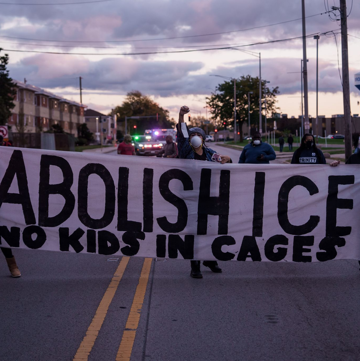 In dem Vorort von Chicago wird seit Wochen gegen das Vorgehen der Einwanderungsbehörde ICE protestiert. (Archivbild) - Foto: Adam Gray/AP/dpa