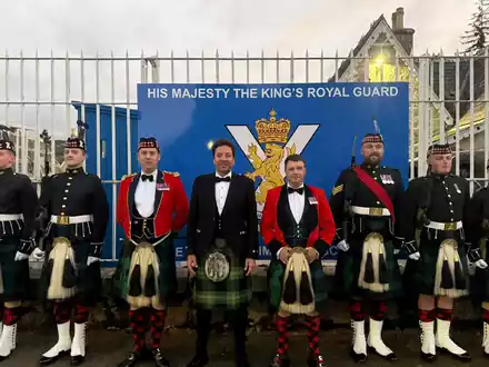Jimmy Fallon wurde spontan zum Dinner eingeladen.  - Foto: 5 Scots/PA Media/dpa
