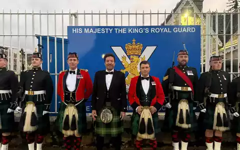Jimmy Fallon wurde spontan zum Dinner eingeladen.  - Foto: 5 Scots/PA Media/dpa