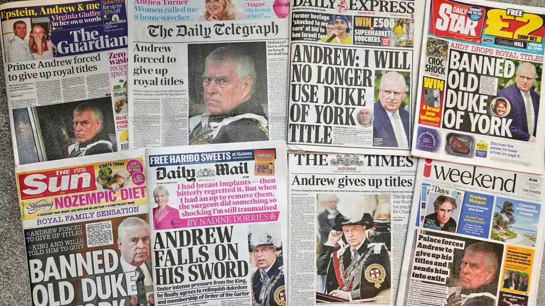 Die britischen Medien titeln allesamt mit der Bekanntgabe von Prinz Andrew. - Bild: Alastair Grant/AP/dpa