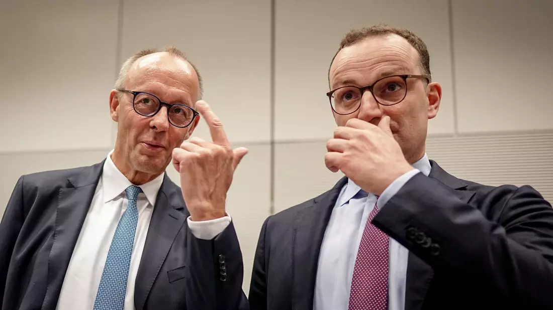 Unionsfraktionschef Jens Spahn verteidigt Bundeskanzler Friedrich Merz beim Thema Migration im Stadtbild. (Archivfoto) - Bild: Kay Nietfeld/dpa