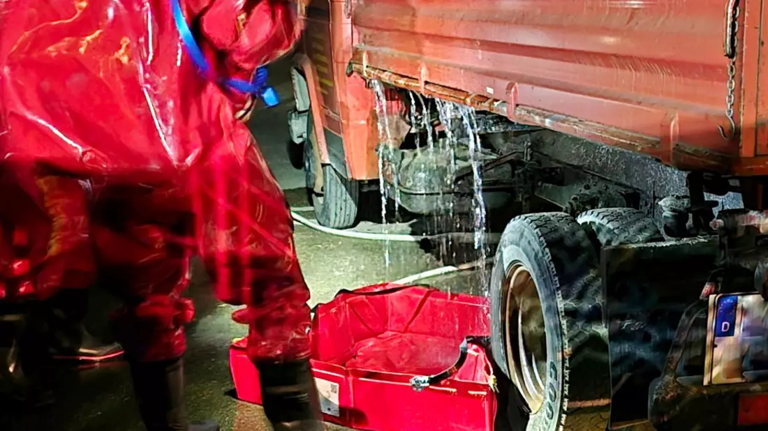 FW Konstanz: Einheitsübergreifende Gefahrstoffübung der Feuerwehr Konstanz - Bild: presseportal.de