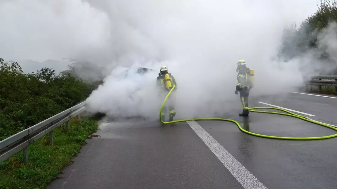 FW Sonsbeck: PKW-Brand auf der A57 - Bild: presseportal.de