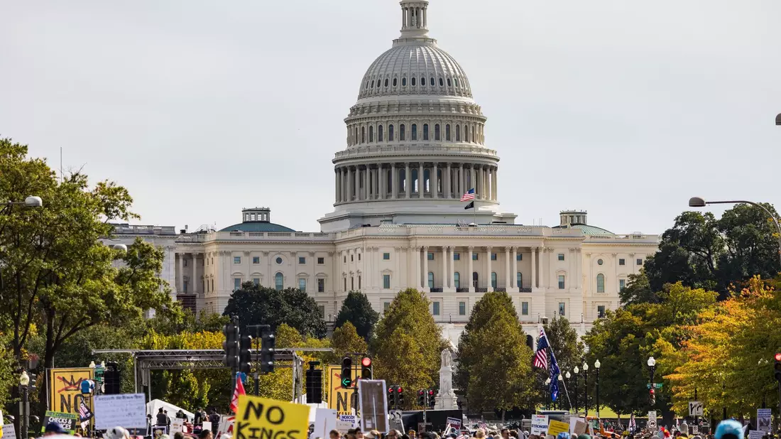 Seit Trumps zweitem Amtsantritt hat es in den USA deutlich mehr Demonstrationen gegeben als in seiner ersten Amtszeit. - Bild: Tom Hudson/ZUMA Press Wire/dpa