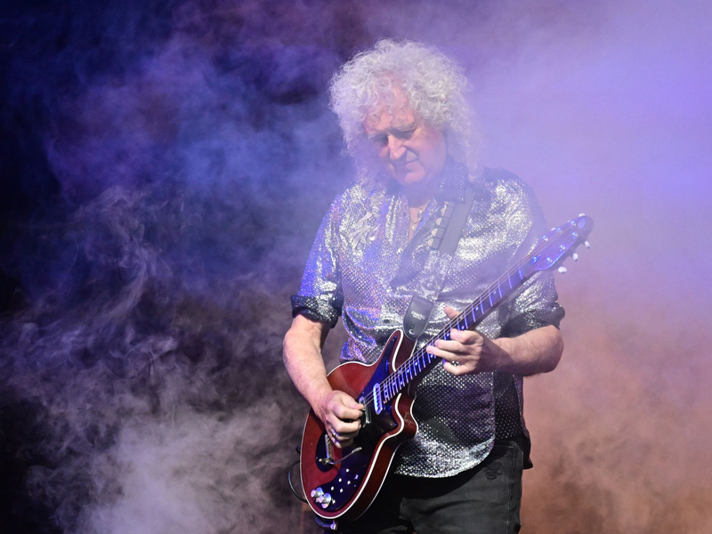 Weltberühmt, aber kein Solo ohne Fehler: Brian May stört sich nicht daran. - Foto: Bernd Weißbrod/dpa