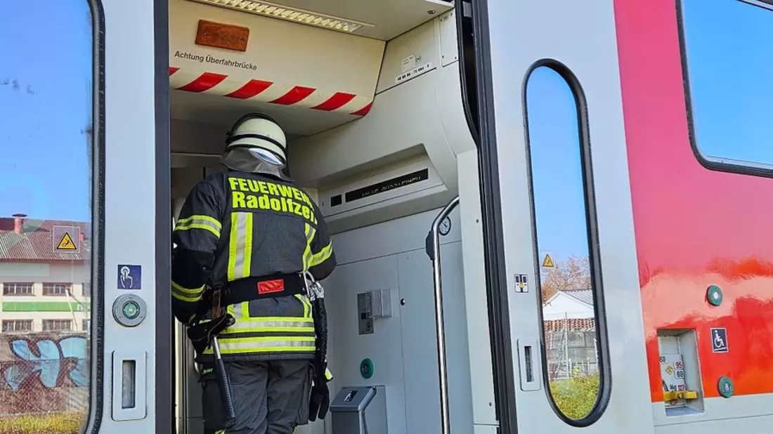 FW-Radolfzell: Rauchentwicklung im Führerstand eines Zuges - Bild: presseportal.de