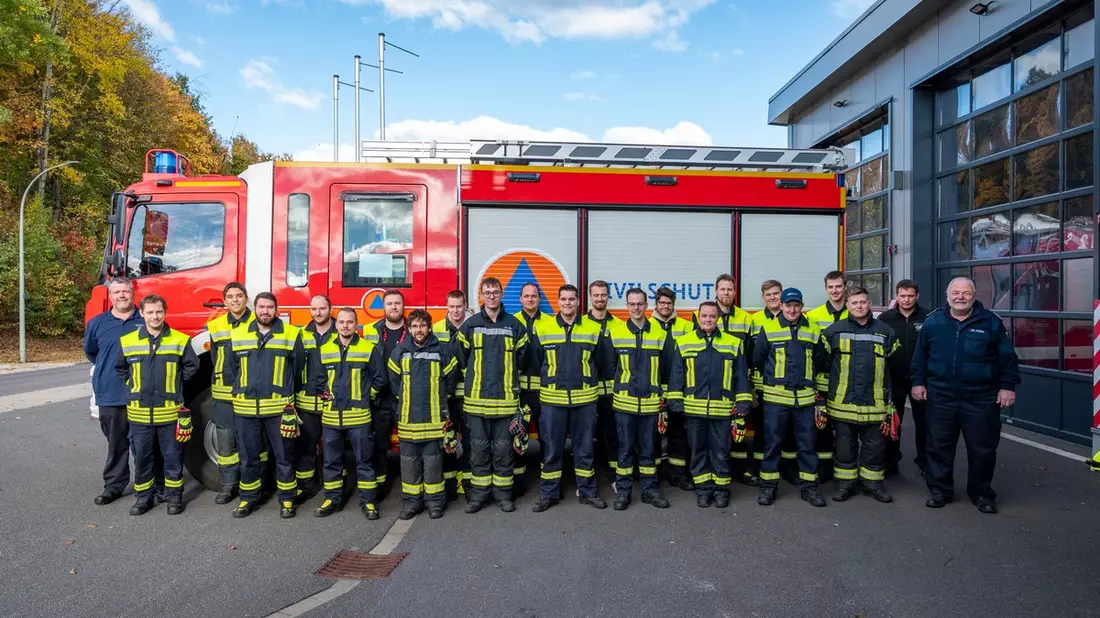 FW Finnentrop: Grundausbildung erfolgreich abgeschlossen - 23 Einsatzkräfte beenden Truppmann-Ausbildung - Bild: presseportal.de