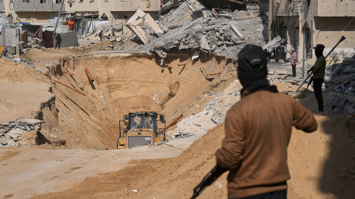 Die Hamas will in den Trümmern im Gazastreifen zwei weitere tote Geiseln geborgen haben. (Archivbild) - Foto: Abdel Kareem Hana/AP/dpa