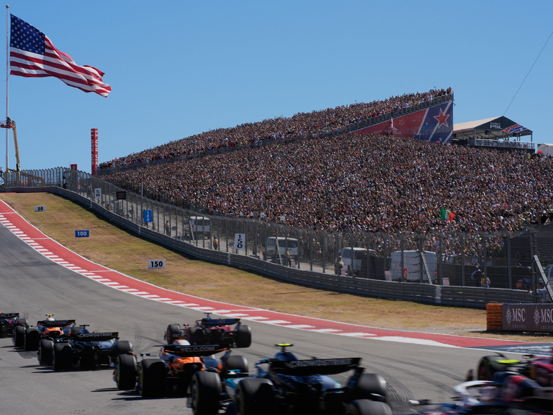 Max Verstappen wehrte gleich beim Start alle Attacken ab.  - Foto: John Locher/Pool AP/AP/dpa