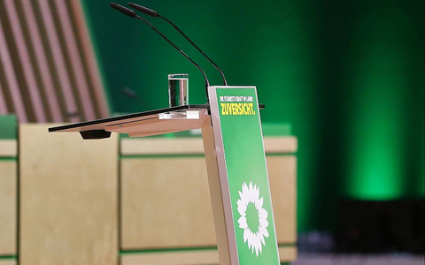 Rednerpult bei Grünen-Parteitag (Archiv) - Foto: über dts Nachrichtenagentur