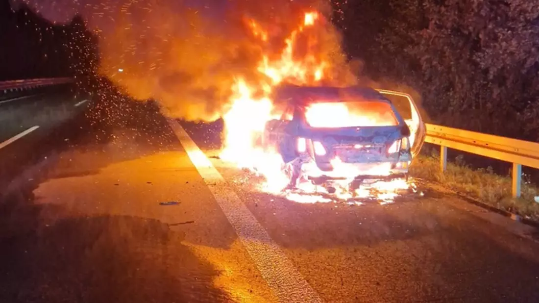 FW-BOT: PKW-Brand auf der A31 - Bild: presseportal.de