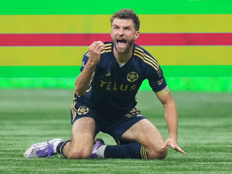 Für Thomas Müller ist eine Rückkehr zum FC Bayern noch Zukunftsmusik. - Foto: DARRYL DYCK/The Canadian Press via AP/dpa