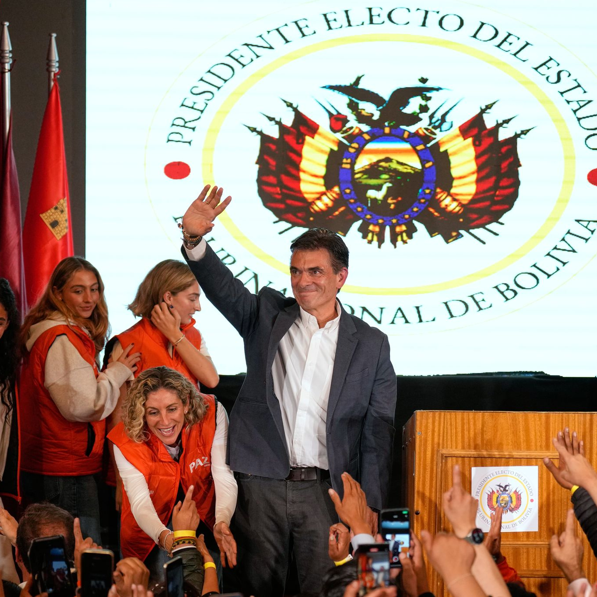 «Es lebe das Vaterland, verdammt noch mal!», rief Paz der Menge zu. - Foto: Natacha Pisarenko/AP/dpa