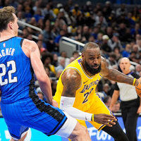 Im Duell mit den ganz Großen wie LeBron James: Franz Wagner. - Foto: John Raoux/AP/dpa