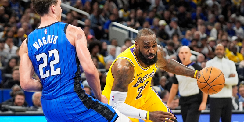 Im Duell mit den ganz Großen wie LeBron James: Franz Wagner. - Foto: John Raoux/AP/dpa