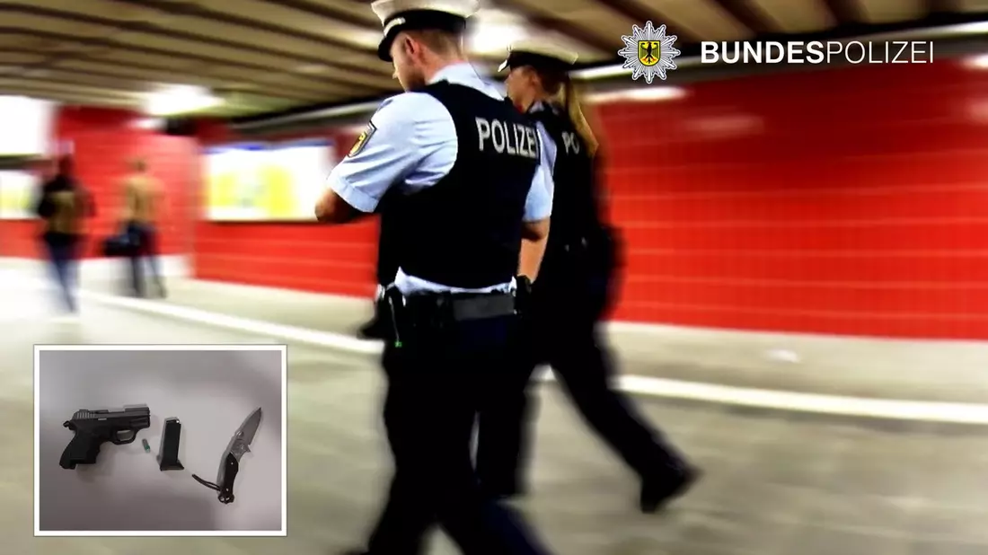 Bundespolizeidirektion München: Schreckschusswaffe und Einhandmesser / Bundespolizei stellt Bewaffneten am Ostbahnhof - Bild: presseportal.de