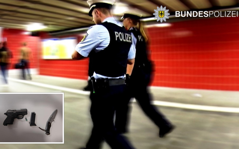 Bundespolizeidirektion München: Schreckschusswaffe und Einhandmesser / Bundespolizei stellt Bewaffneten am Ostbahnhof - Foto: presseportal.de