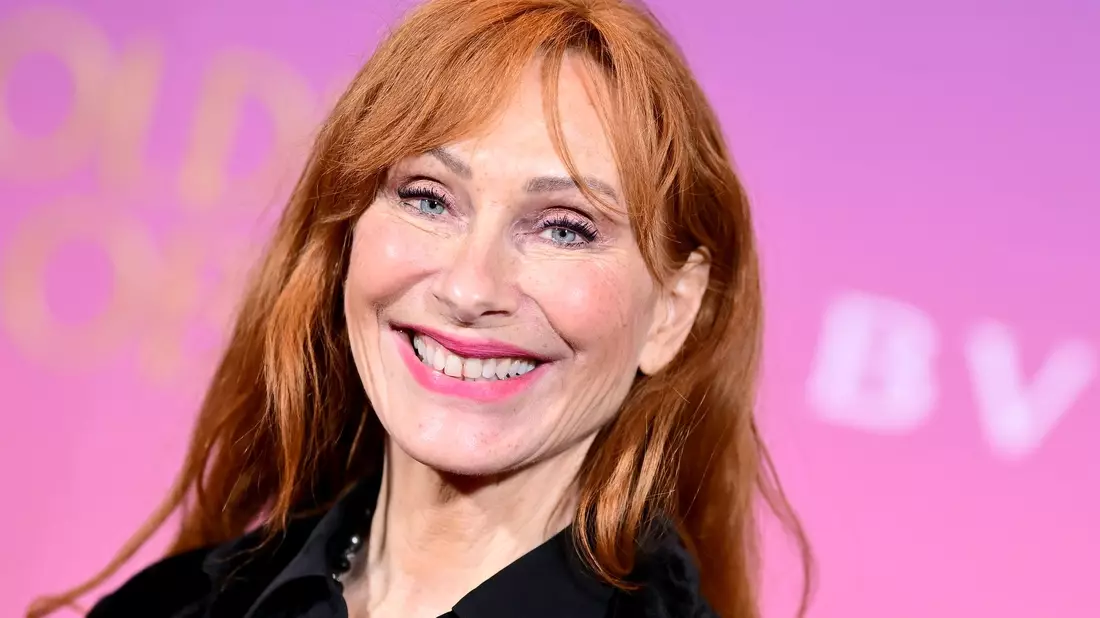 Schauspielerin Andrea Sawatzki sah sich eigenen Angaben zufolge nach einer eigenen albtraumhaften Kindheit zunächst der Mutterrolle nicht gewachsen. (Archivbild) - Bild: Sebastian Gollnow/dpa