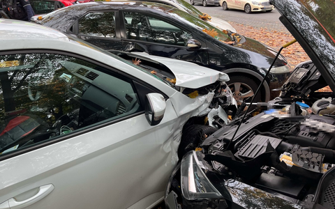 POL-DU: Röttgersbach: 72-Jähriger verliert Kontrolle über Pkw und verursacht Unfall mit mehreren Fahrzeugen - Foto: presseportal.de