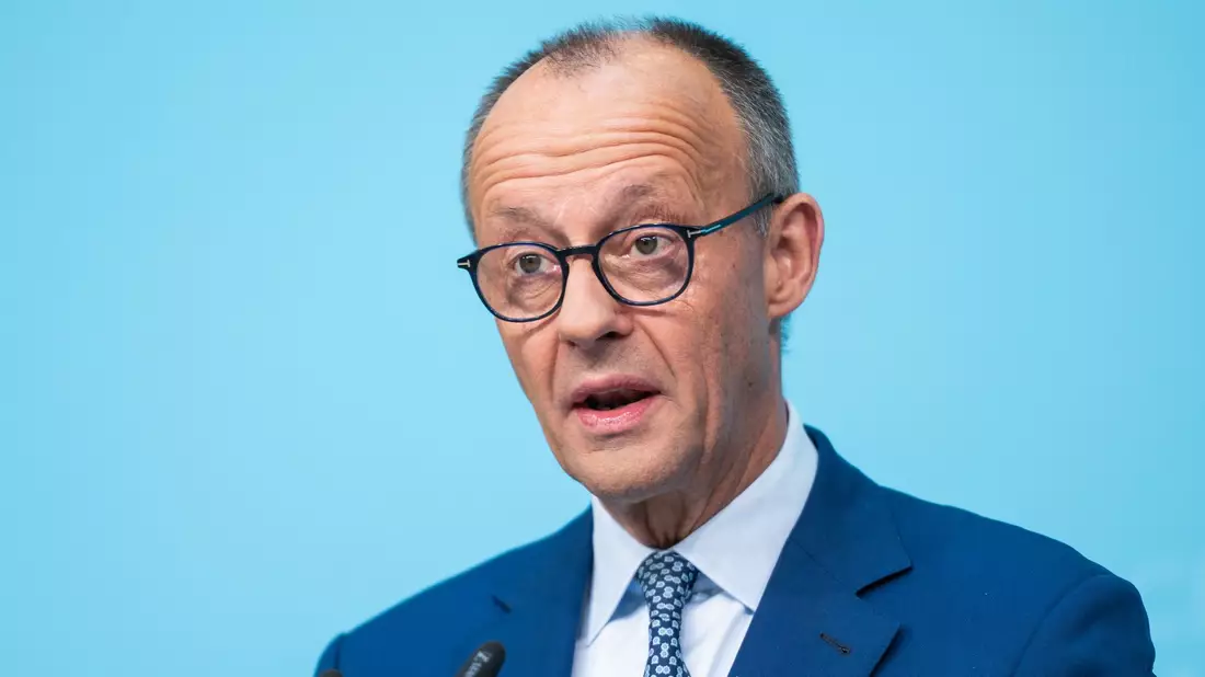 Merz hatte die Debatte in der vergangenen Woche mit einer Äußerung ausgelöst. - Bild: Christophe Gateau/dpa
