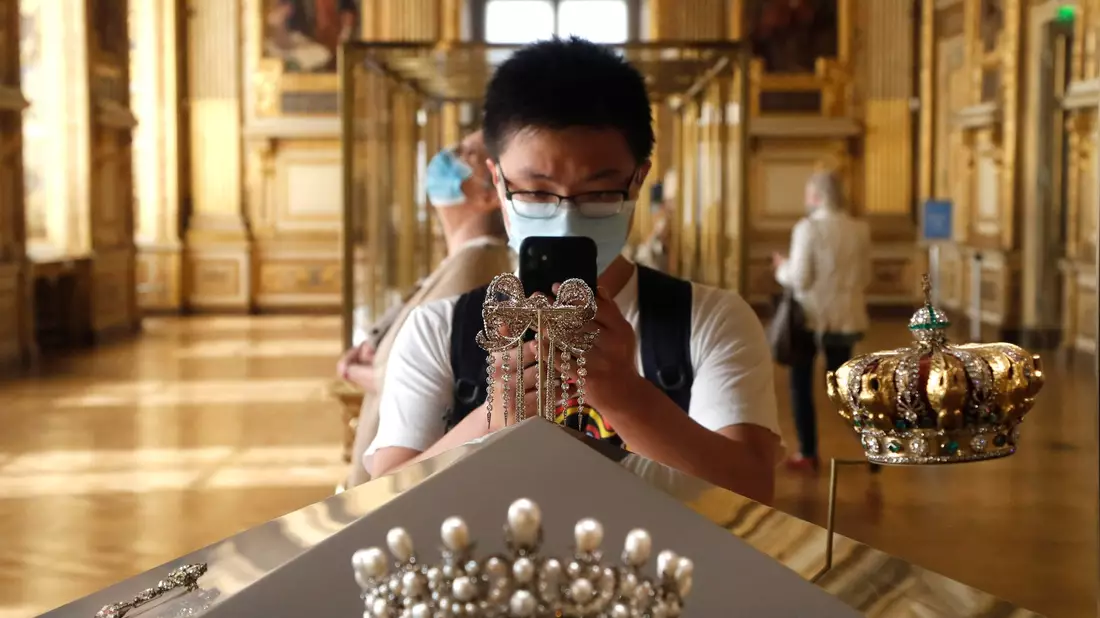 Die beim Einbruch in den Louvre erbeuteten Schmuckstücke sind von unschätzbarem Wert (Archivbild). - Bild: Francois Guillot/AFP/dpa