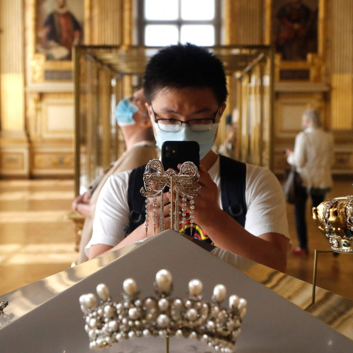 Die beim Einbruch in den Louvre erbeuteten Schmuckstücke sind von unschätzbarem Wert (Archivbild). - Foto: Francois Guillot/AFP/dpa